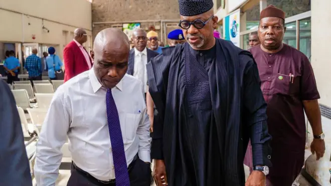 Dapo Abiodun laarin eeyan meji