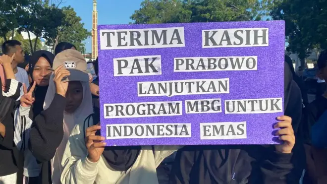 Situasi demo dukung MBG di Batam