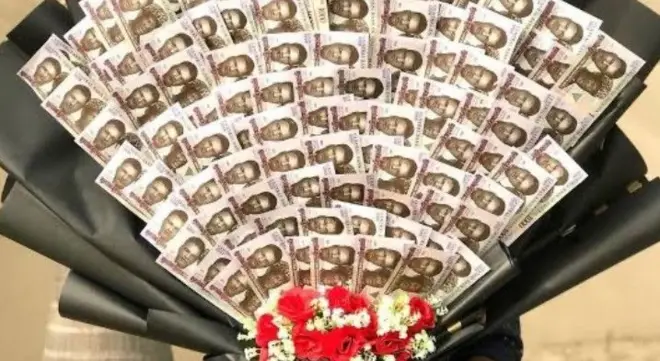 Aworan owo Naijiria ti wọn to pọ bii ododo ifẹ