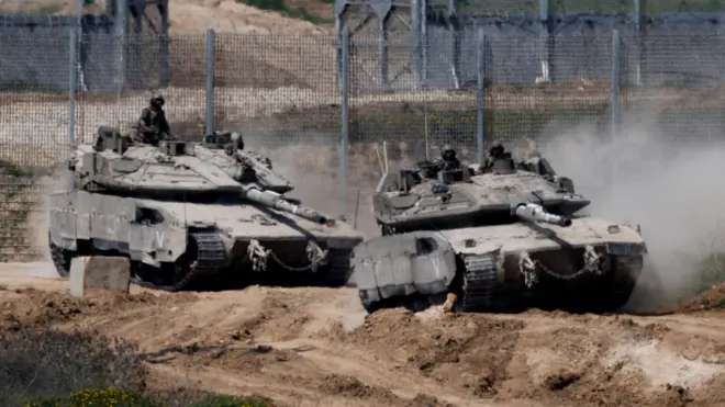 File photo showing Israeli tanks entering Israel from Gaza (18 March 2025)
