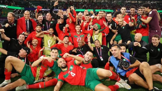 هریسون کینگستون، سومین نفر از سمت چپ در ردیف عقب، با سابقه کار برای کاردیف، تاتنهام، برنلی و لیورپول بهعنوان مدیر تحلیل عملکرد مراکش استخدام شد