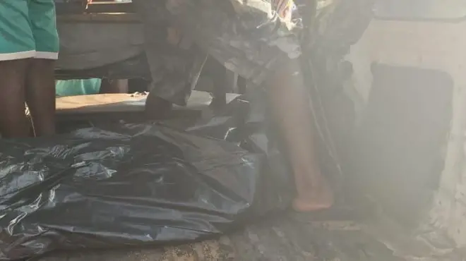 Deadbolt of di man as dem dey take a go deposit for mortuary