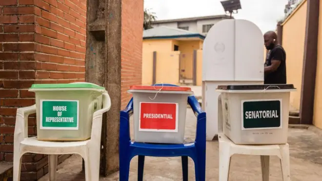 Ballot boxes ontop chairs as man casts im vote at di polling station in Lagos.
