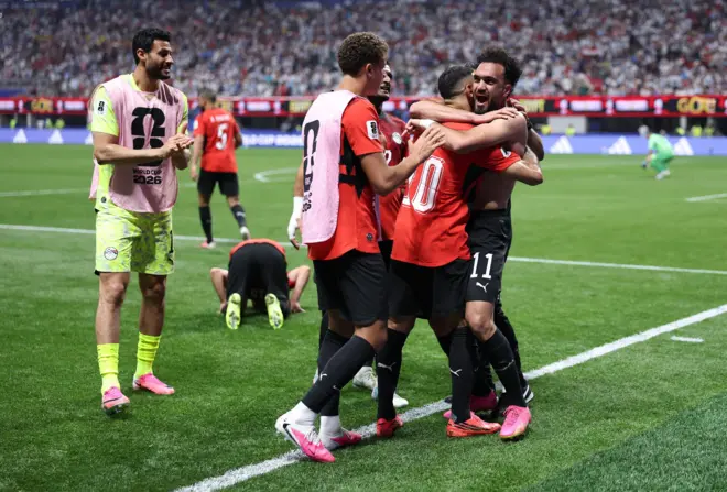 فرحة مصطفى زيكو بهدف مصر الثاني