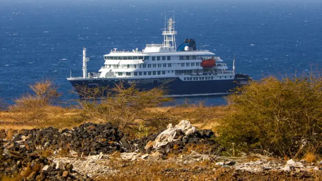 kruzer MV Hondius koji je stacioniran kod luke Praja, glavnog grada Zelenortskih Ostrva