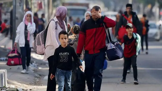 ගාසා තීරයේ දැනට ජීවත් වන ශ්‍රී ලාංකික කාන්තාවක් වන ෆාතිමා රිකාසා බීබීසී සිංහල වෙත පවසා සිටියේ තමන්ට කොයි අතකට යන්නද කියා සිතාගත නොහැකිවී සිටින බවයි.