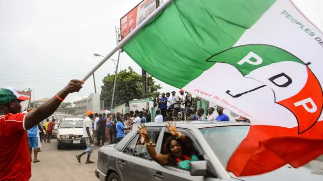 PDP flag wit pesin inside car