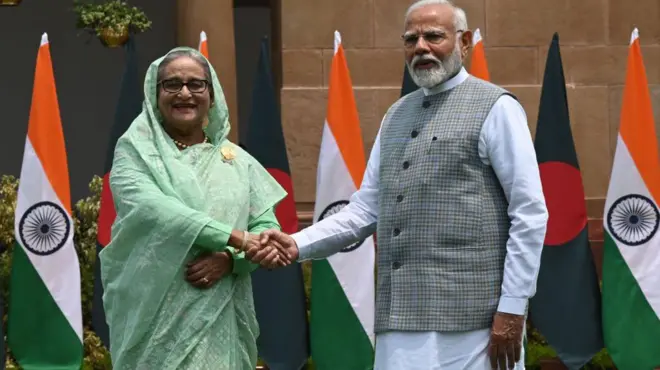 शेख़ हसीना के साथ पीएम मोदी
