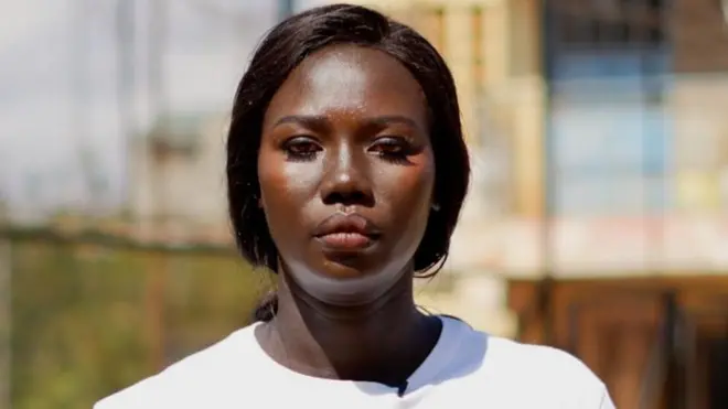 Xotinim uyga mushukchasi bilan keldi (porno)