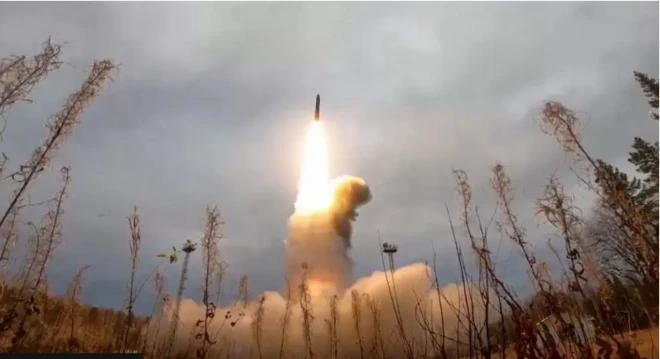 Ruushka ayaa toddobaadkii hore sameeyay dhoolatusyada joogtada ah ee nukliyeerka iyadoo ay sii kordhayaan hadalada ku saabsan goorta hubkaasi la isticmaali karo