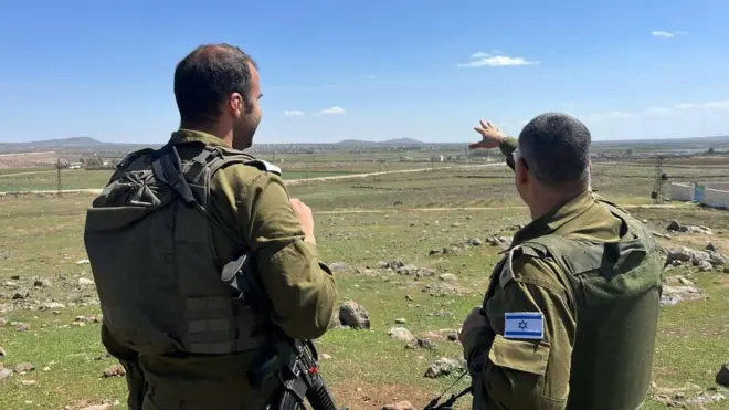 جانب من جولة قام بها المتحدث باسم الجيش الإسرائيلي، أفيخاي أدرعي، في منطقة الجنوب السوري
