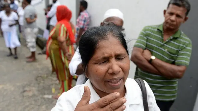 The mother of a Sri Lankan inmate killed during a prison riot weeps outside the police morgue (11 Nov 2012)