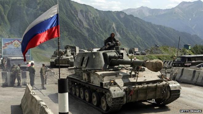 俄军坦克驶入格鲁吉亚。2008年，格鲁吉亚和俄罗斯发生武装冲突，两国关系剑拔弩张