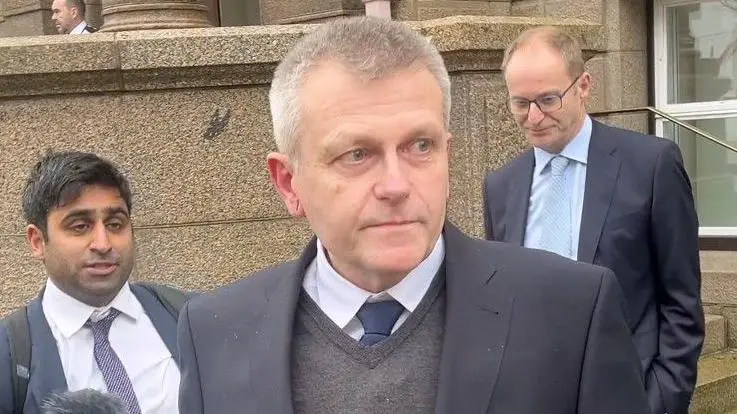 Nuevos planes para suspender a un diputado que infringe la ley