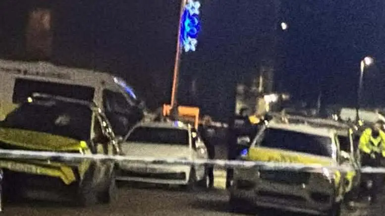 Acusan a un hombre tras ser llamado por agentes de armas de fuego por disturbios