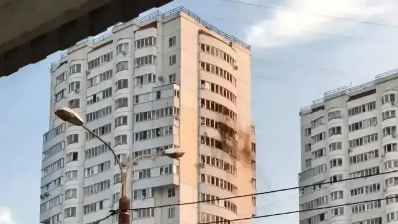 У ніч одразу 13 регіонів Росії атакували понад триста дронів