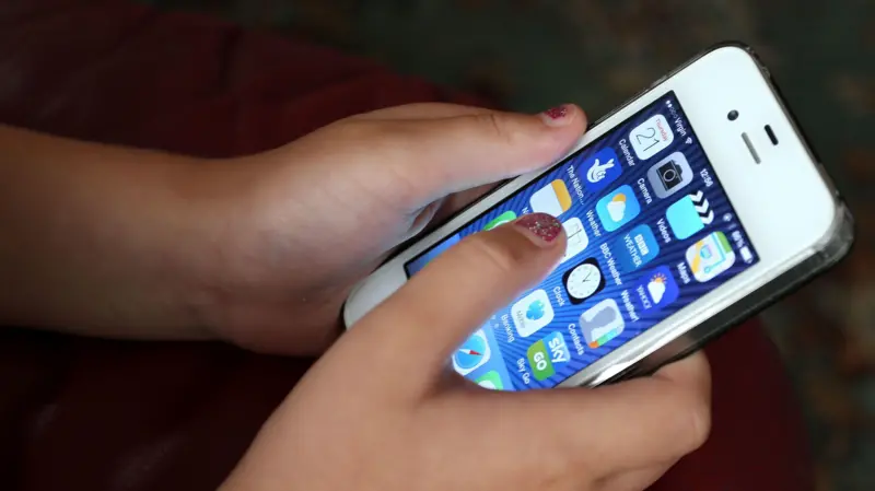 Se apoya la restricción del uso de redes sociales por parte de menores de 16 años