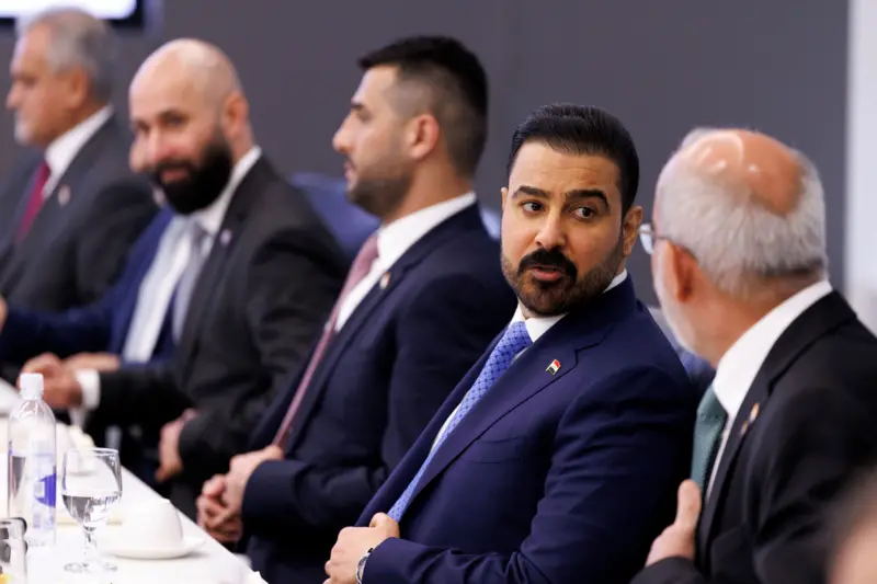 رئيس الوزراء العراقي علي الزيدي خلال حضوره اجتماعاً أثناء زيارته إلى الولايات المتحدة في 16 يوليو/ تموز 2026