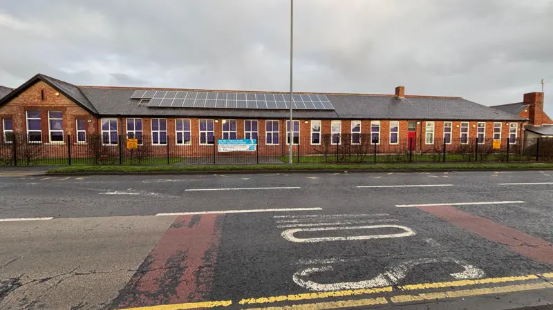 Escuela cerrada permanentemente debido a daños estructurales