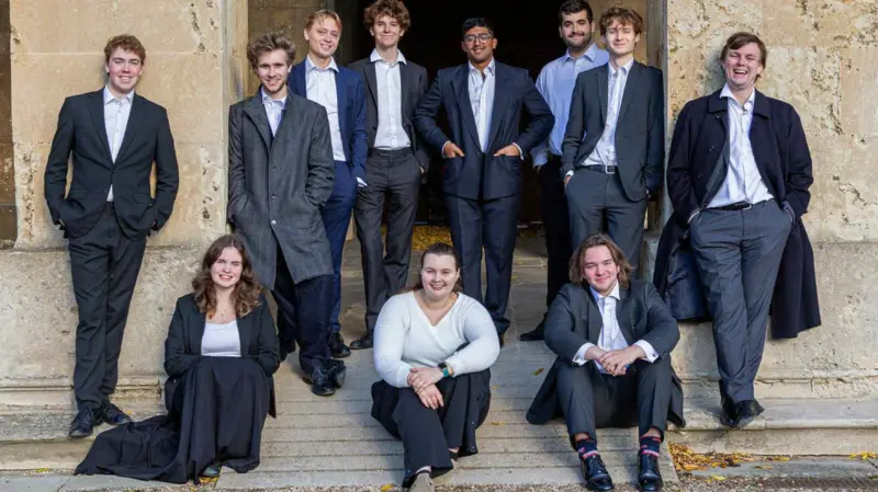 El coro de Oxford trae armonía a la isla
