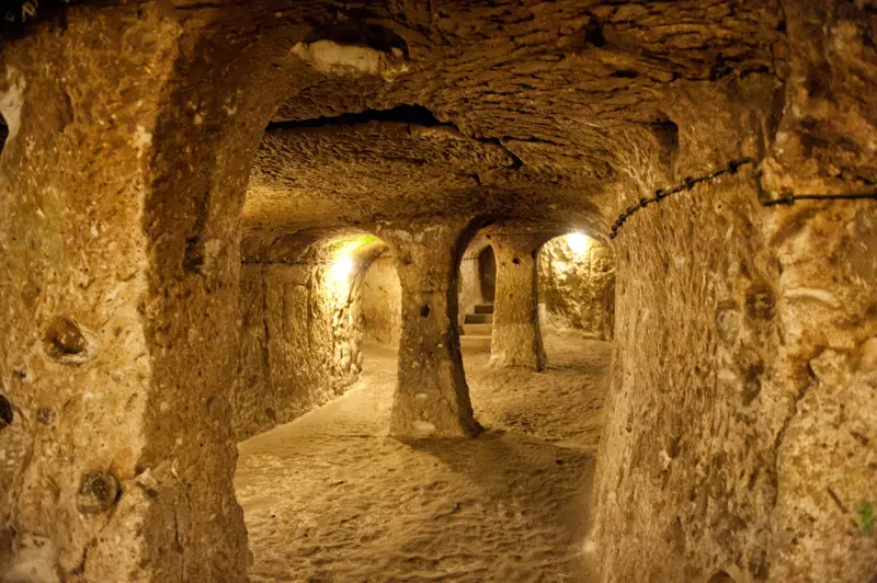 Kaymaklı, Türkiye'nin en ünlü yeraltı şehirlerinden biridir.