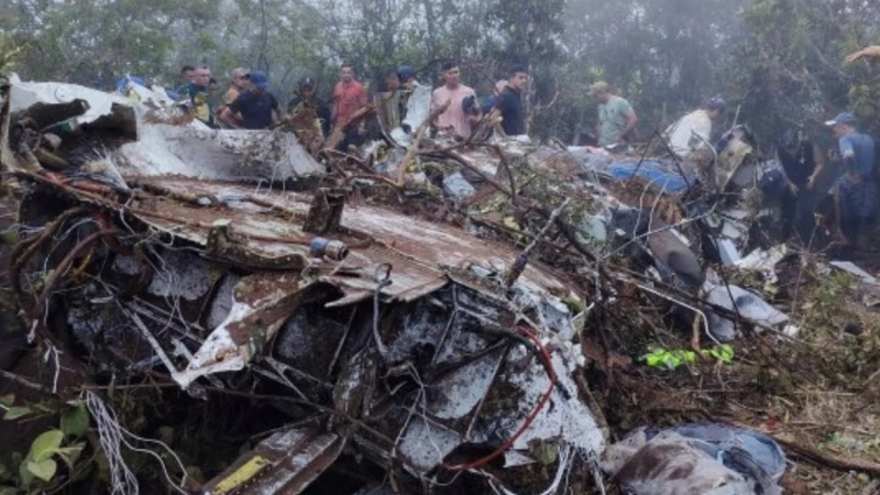 Mueren un congresista y otras 14 personas tras estrellarse un avión en el noreste de Colombia Mueren un congresista y otras 14 personas tras estrellarse un avión en el noreste de Colombia