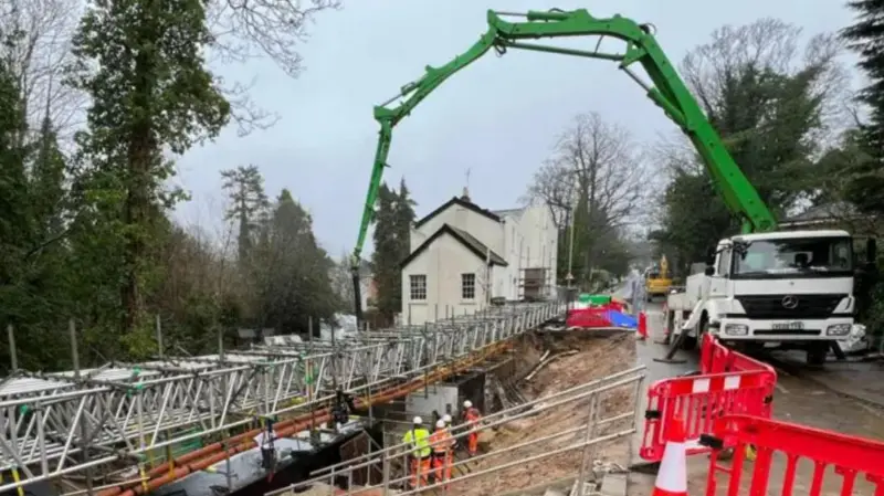 Retrasos en un desvío de 12 millas y una peligrosa mejora del sendero