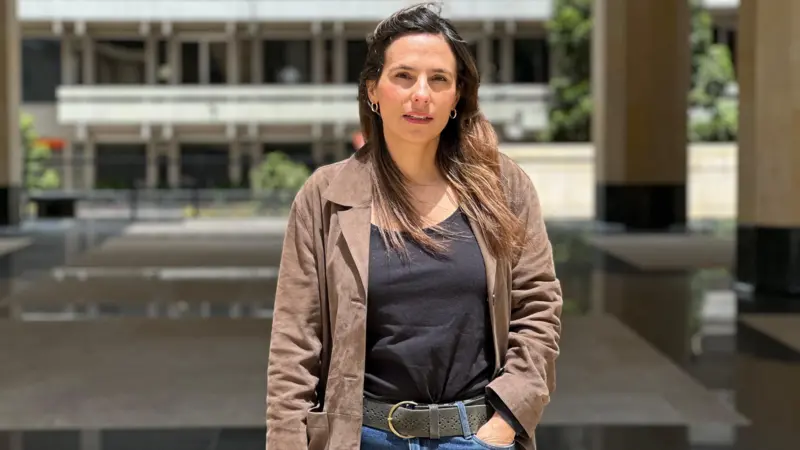 Lo que descubrí al investigar cómo murió mi padre en la toma del Palacio de Justicia en Bogotá hace 40 años Lo que descubrí al investigar cómo murió mi padre en la toma del Palacio de Justicia en Bogotá hace 40 años