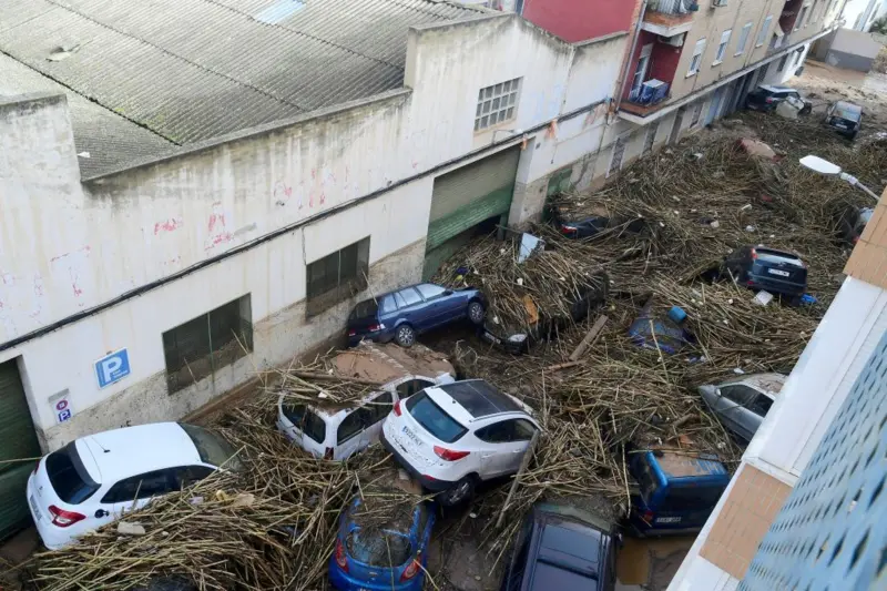 Las impactantes imágenes de las graves inundaciones en España que han dejado más de 90 muertos y decenas de desaparecidos  Df4fa470-96cf-11ef-90df-3f1823a91773.jpg