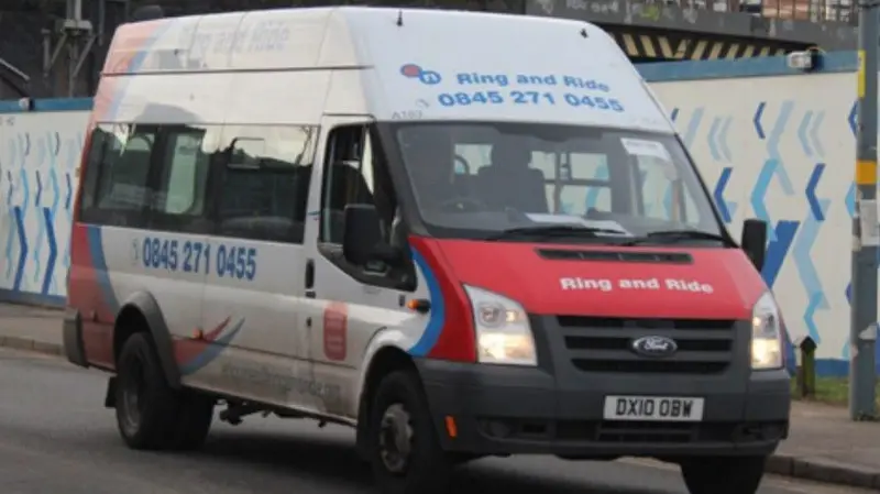 Los servicios de autobús se fusionan en un intento por simplificar la red