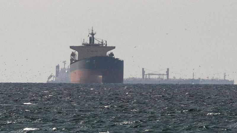 இரான் மீது அமெரிக்கா மீண்டும் தாக்குதல் - ஹோர்மூஸ் நீரிணையில் என்ன நடக்கிறது?