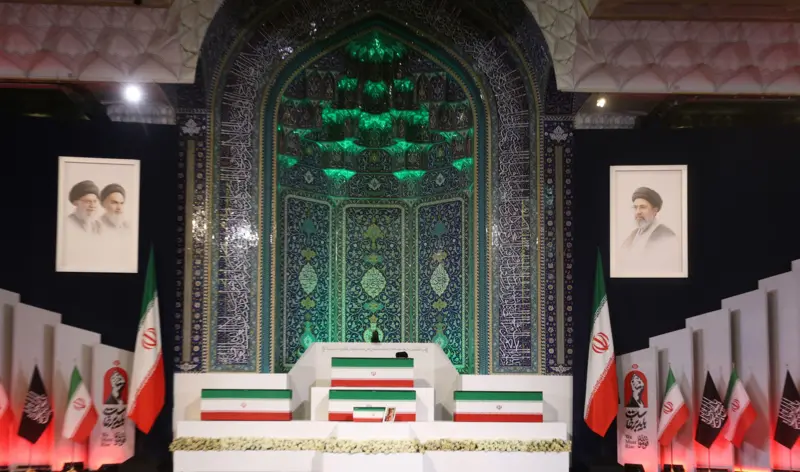 نعش المرشد الأعلى الإيراني الراحل آية الله علي خامنئي خلال مراسم الوداع.