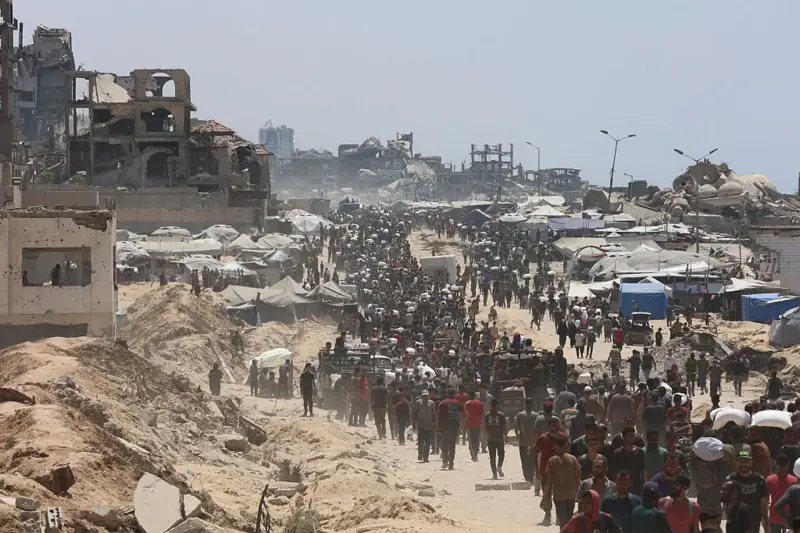 Thousands of Palestinians suffering from hunger in Gaza gather to receive aid in the Zakim area on July 22, 2025.