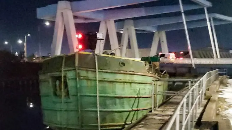 El desamarre de la barcaza que impactó contra el puente fue «intencionado»