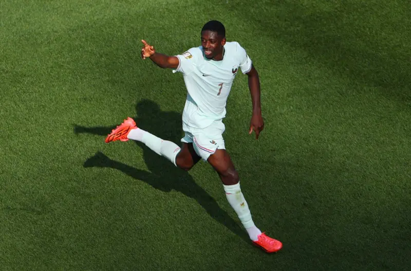 الفرنسي عثمان ديمبيلي يحتفل بهدفه في المغرب