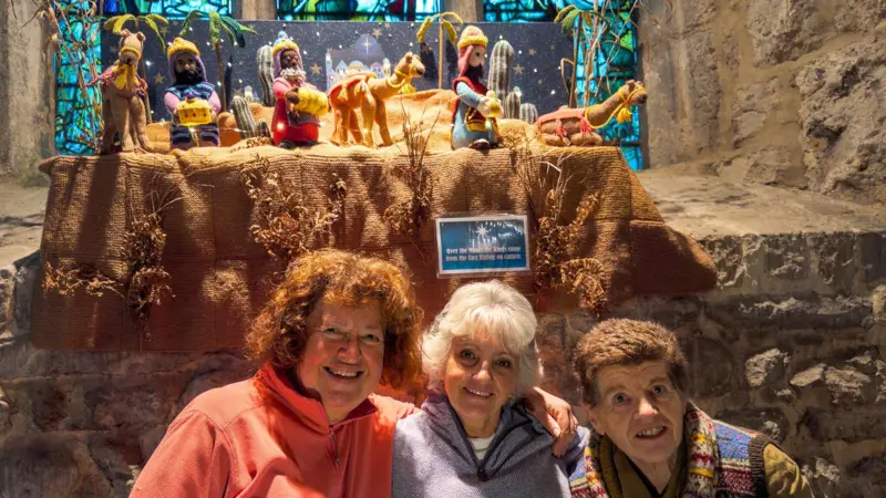 La Iglesia inaugura una escena de ‘knitivity’ con temática de Yorkshire