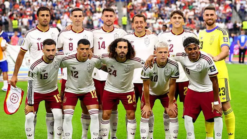 «El fútbol es un deporte de equipo construido por buenas personas»: el secreto de España para convertirse en una máquina de ganar y llegar a la final del Mundial «El fútbol es un deporte de equipo construido por buenas personas»: el secreto de España para convertirse en una máquina de ganar y llegar a la final del Mundial