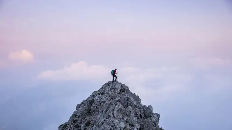 தனியாக உள்ள ஒருவர்