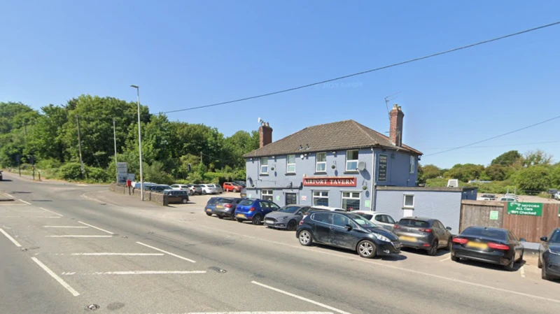 Conductor huye de accidente dejando motociclista herido