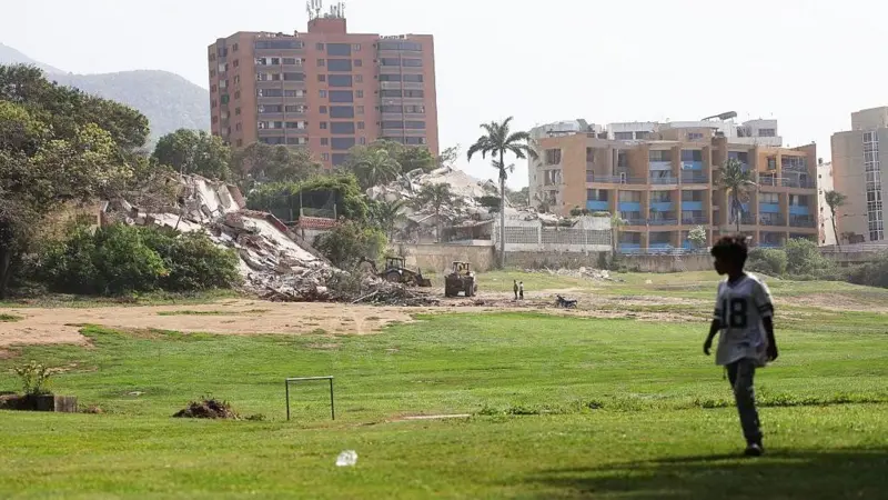 El campo de golf en La Guaira que era un símbolo de opulencia y ahora es el refugio ante la devastación por los terremotos en Venezuela El campo de golf en La Guaira que era un símbolo de opulencia y ahora es el refugio ante la devastación por los terremotos en Venezuela