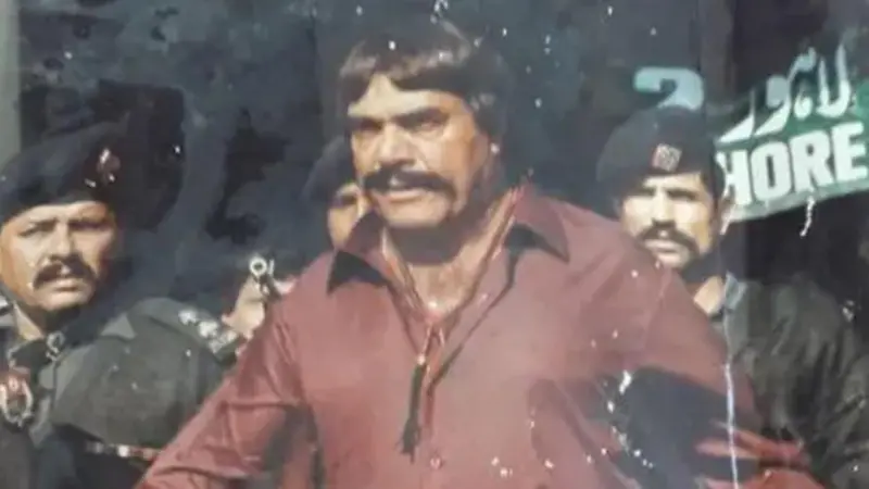 گمشدہ بریف کیس، خون کے دھبے اور کھوجیوں کی خدمات: سلطان راہی کا قتل سازش تھی یا ڈکیتی کی واردات؟