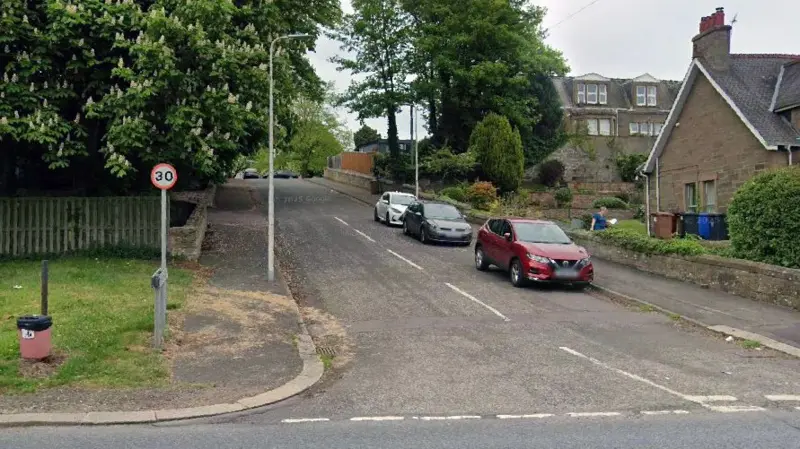 Un peatón de 83 años muere tras ser atropellado por una furgoneta