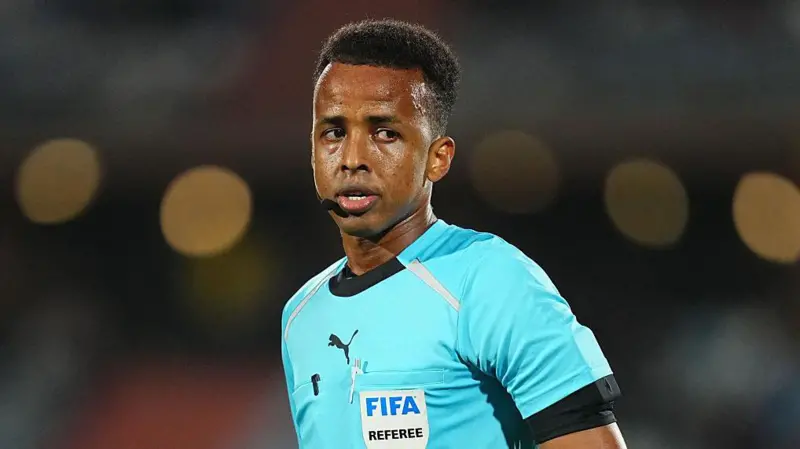 «Me interrogaron durante 11 horas»: niegan la entrada a EE.UU. al «mejor árbitro africano del año» que debía participar en el Mundial 2026 «Me interrogaron durante 11 horas»: niegan la entrada a EE.UU. al «mejor árbitro africano del año» que debía participar en el Mundial 2026