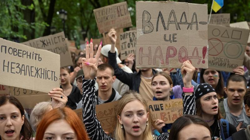 “Депутати наїлись фекалій”. Верховна Рада відновила незалежність НАБУ і САП