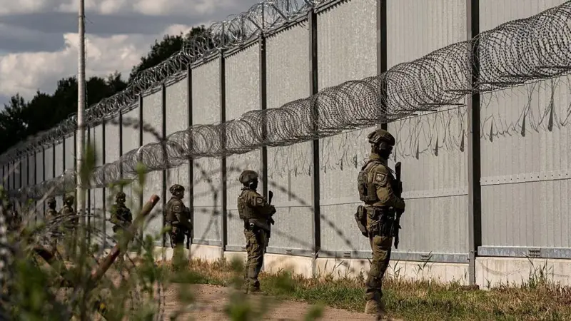 La nueva y sofisticada «cortina de hierro» que Europa está construyendo para protegerse de un posible ataque de Rusia La nueva y sofisticada «cortina de hierro» que Europa está construyendo para protegerse de un posible ataque de Rusia