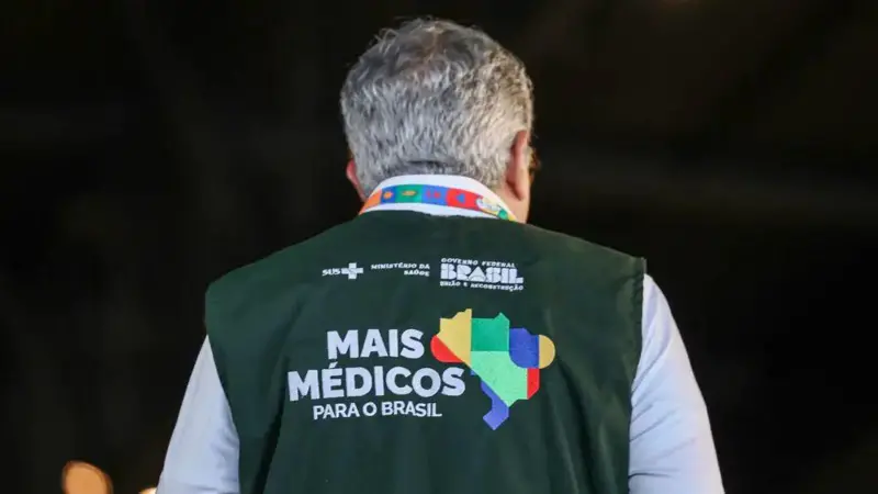 EUA revogam vistos de dois brasileiros ligados à criação do Mais Médicos