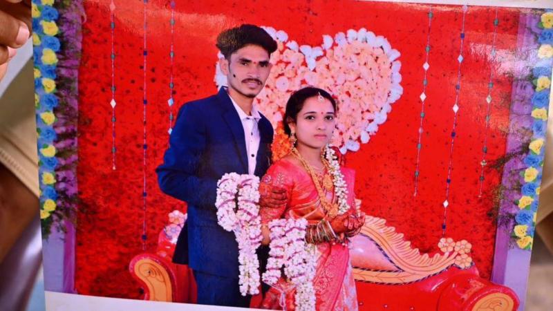 சுகப் பிரசவத்திற்குப் பின் தாய், சேய் பலி: தாயின் சாம்பலில் கிடைத்த கத்தரிக்கோல் - உண்மையில் என்ன நடந்தது?
