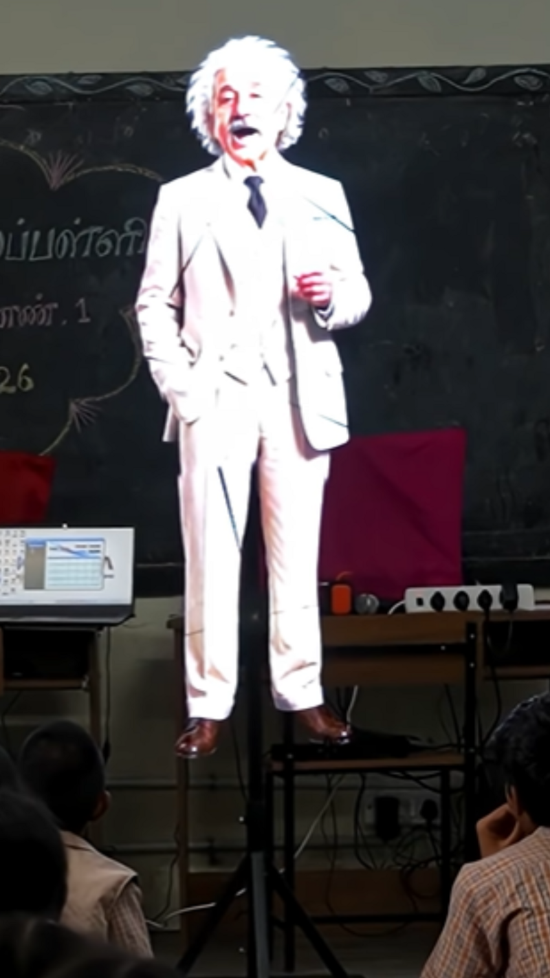 காணொளி: மதுரை அரசுப் பள்ளியில் பாடம் எடுக்கும் விஞ்ஞானி ‘ஐன்ஸ்டீன்’