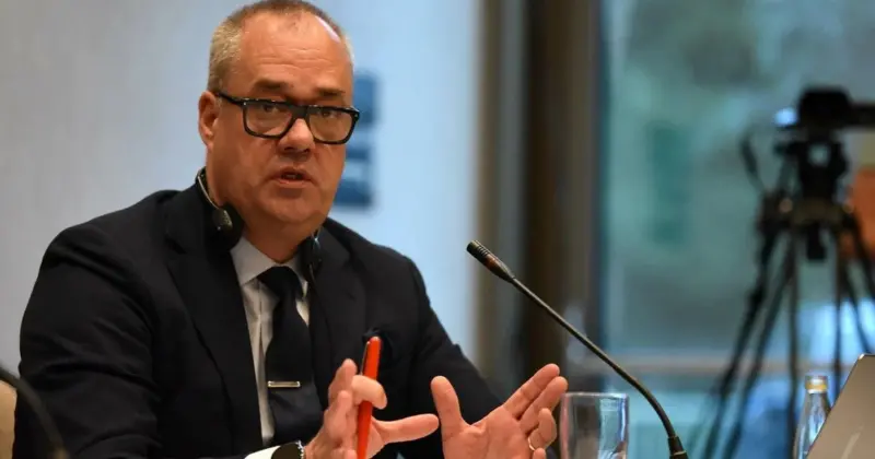 ট্রাইব্যুনালে টবি ক্যাডম্যানের না থাকা নিয়ে আলোচনা, পাল্টাপাল্টি বক্তব্য