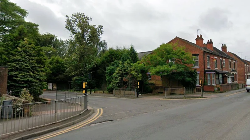 Niño atropellado por un autobús en Bedworth resulta gravemente herido